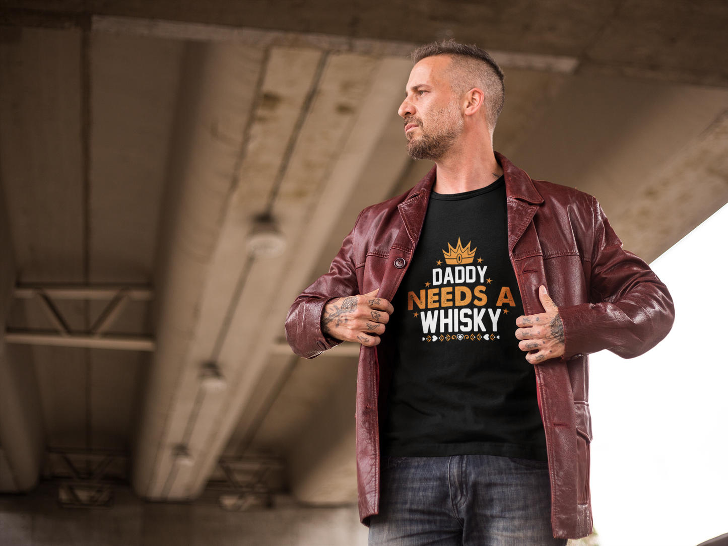 DADDY NEEDS A WHISKY PREMIUM  SHORT SLEEVE T=SHIRT